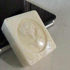 Cream Floral Natural Soap Bar - Women Bath & Body